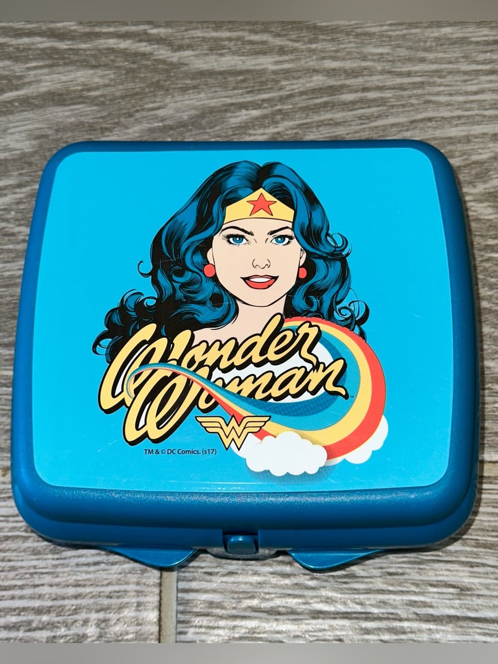 Tupperware Wonder Woman Sandwich Keeper Container Blue Box Retro Style DC 2017